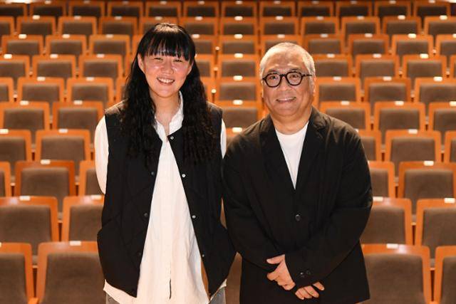 국립극단 '안트로폴리스' 5부작 1부 '프롤로그/디오니소스' 윤한솔 연출가(오른쪽)와 2부 '라이오스' 김수정 연출가. 국립극단 제공