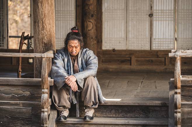 ‘탁류’ 속 박지환 (사진=월트디즈니 컴퍼니 코리아 제공)