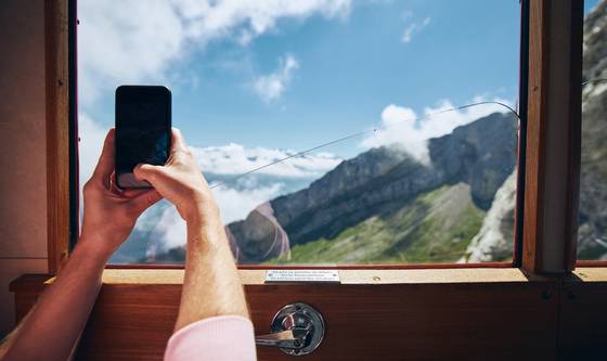 AI는 단순한 보조 도구를 넘어 여행 아이디어를 구상하고 즉석에서 도움을 주는 등 다방면으로 확대될 예정이다. 사진 스카이스캐너