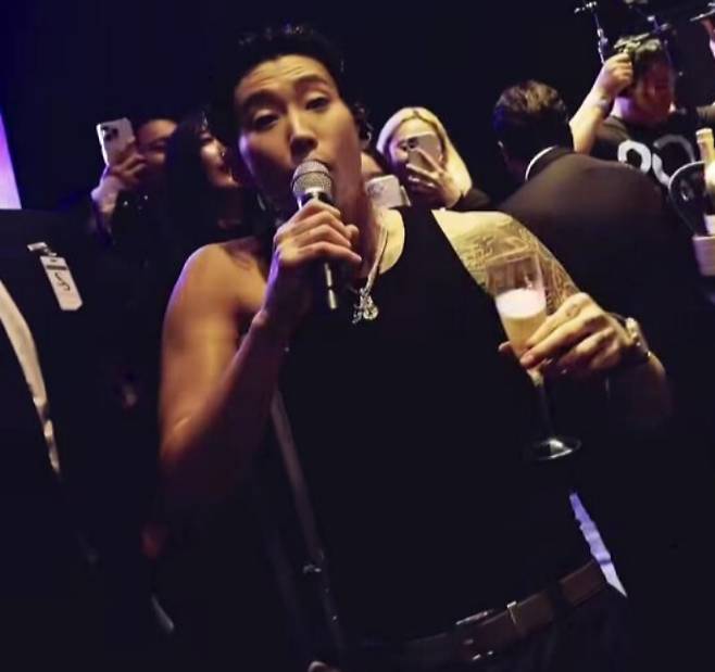 /사진=더블유 코리아 인스타그램 캡처