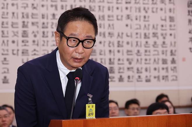 김태영 21그램 대표가 16일 서울 여의도 국회에서 열린 감사원 등에 대한 법제사법위원회 국정감사에서 의원 질의에 답하고 있다. [연합]