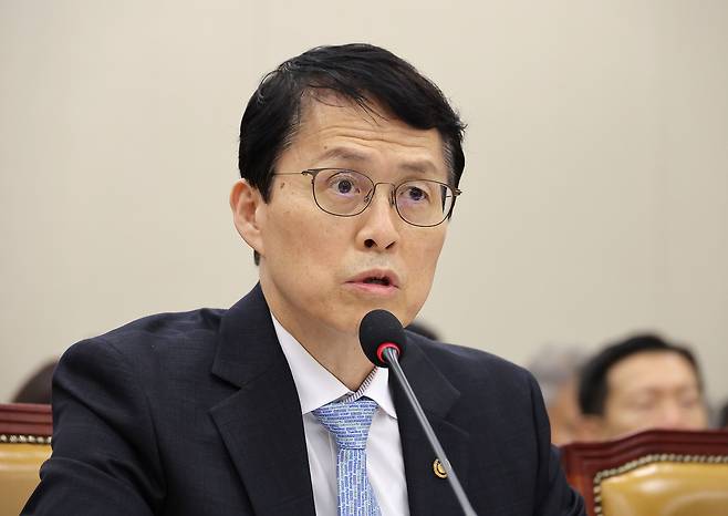 최원호 원자력안전위원회 위원장이 16일 국회 과학기술정보방송통신위원회에서 열린 2025년도 국정감사에서 의원 질의에 답변하고 있다. [연합]