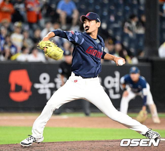 [OSEN=대전, 이대선 기자] 11일 오후 대전 한화생명볼파크에서 'KBO 올스타 프라이데이' 퓨처스 올스타전이 열렸다.KBO 올스타전의 전야제인 퓨처스 올스타전 경기는 남부리그(상무, KT, 삼성, NC, 롯데, KIA)와 북부리그(한화, SSG, LG, 두산, 고양) 대표로 나선 총 48명의 선수가 치열한 승부를 펼친다.8회말 남부올스타 이영재가 역투하고 있다. 2025.07.11 /sunday@osen.co.kr