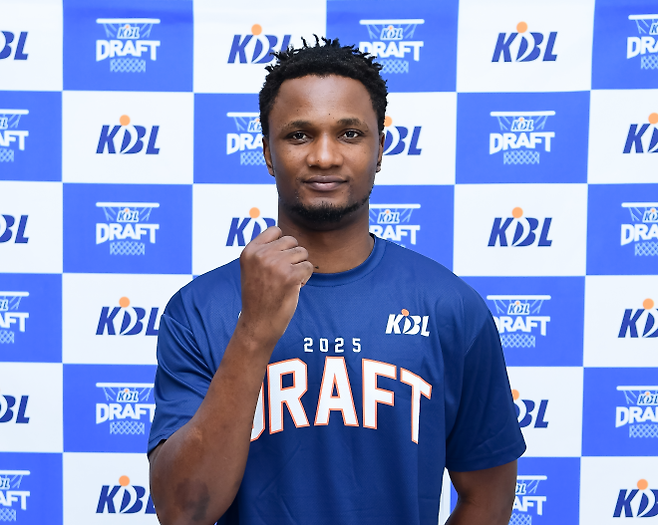 건국대 프레디 무티바가 16일 서울 강남구 KBL센터에서 진행된 2025 신인드래프트 컴바인 전에 각오를 다지고 있다. KBL 제공