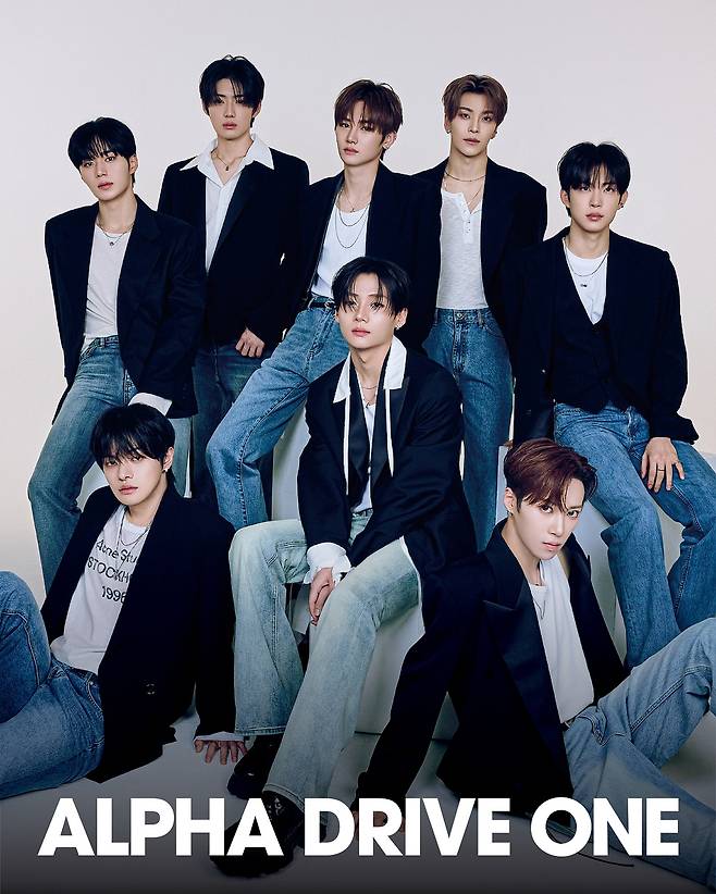 엠넷 서바이벌 ‘보이즈 2 플래닛’을 통해 데뷔조로 선발된 알파드라이브원. 웨이크원 제공