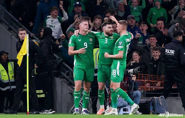아일랜드가 아르메니아를 상대로 결승골을 넣고 기뻐하고 있다. /AFPBBNews=뉴스1