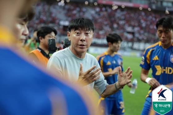 울산 HD를 두 달 만에 떠나는 신태용 감독. /사진=한국프로축구연맹 제공