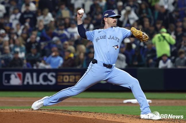 선발 등판해 역투를 펼치고 있는 토론토 셰인 비버. /AFPBBNews=뉴스1