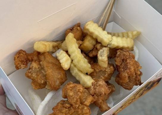 진주 남강유등축제 한 푸드트럭에서 판매된 1만원짜리 닭강정  [사회관계망서비스(SNS) 플랫폼 스레드(Threads) 게시글 캡처. 재판매 및 DB 금지]