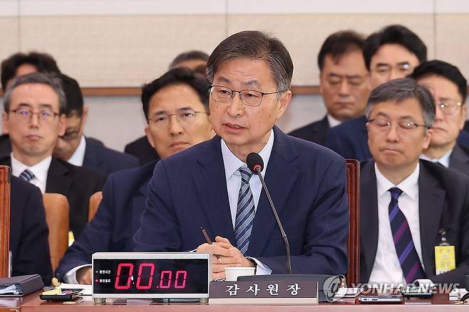 질의에 답하는 최재해 감사원장 (서울=연합뉴스) 박동주 기자 = 최재해 감사원장이 16일 서울 여의도 국회에서 열린 감사원 등에 대한 법제사법위원회 국정감사에서 의원 질의에 답하고 있다. 2025.10.16 pdj6635@yna.co.kr