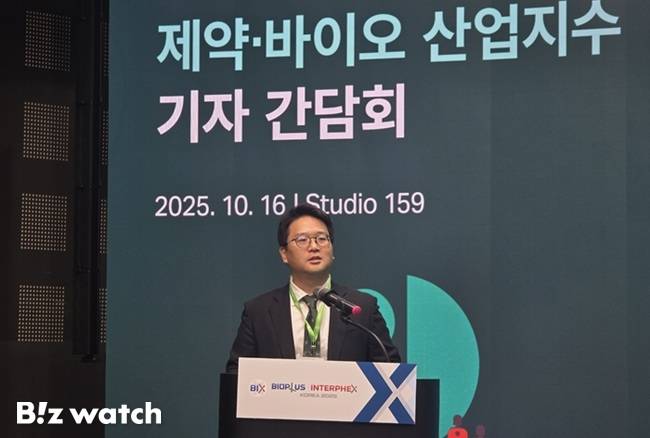 글로벌 생명과학 기업 싸이티바(Cytiva)의 최준호 아태지역 총괄사장이 16일 서울 강남 코엑스에서 '2025 글로벌 제약·바이오산업 지수 기자간담회'를 열고, 제약바이오 산업의 글로벌 트렌드와 국가별 경쟁력 분석 결과를 발표하고 있다. /사진=권미란 기자 rani19@