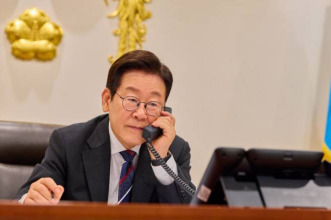 이재명 대통령이 16일 용산 대통령실에서 아누틴 찬위라꾼 태국 총리와 취임 후 첫 통화를 하고 있다.(사진=연합뉴스)