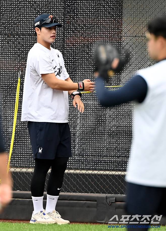 17일 대전한화생명볼파크에서 열린 삼성과 한화의 플레이오프 1차전. 한화 문동주가 훈련을 하고 있다. 대전=허상욱 기자wook@sportschosun.com/2025.10.17/
