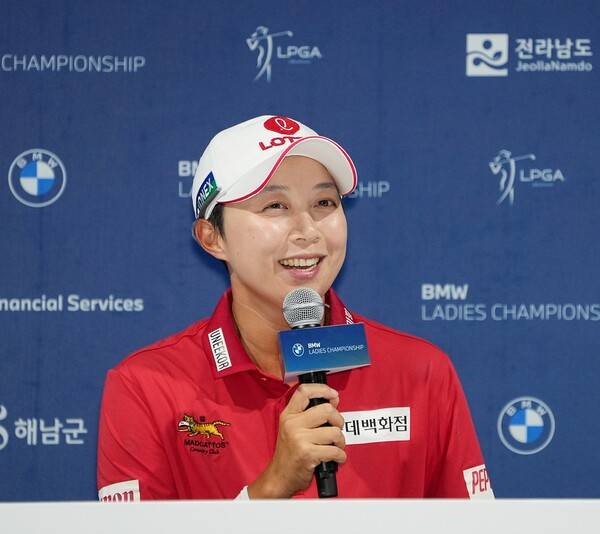 2025년 미국여자프로골프(LPGA) 투어 '가을 아시안 스윙' 두 번째 대회인 BMW 레이디스 챔피언십에 출전한 김효주 프로가 1라운드 경기 후 공식 인터뷰 하는 모습이다. 사진제공=BMW 레이디스 챔피언십 대회 조직위원회 (사진을 무단으로 사용하지 마십시오.)