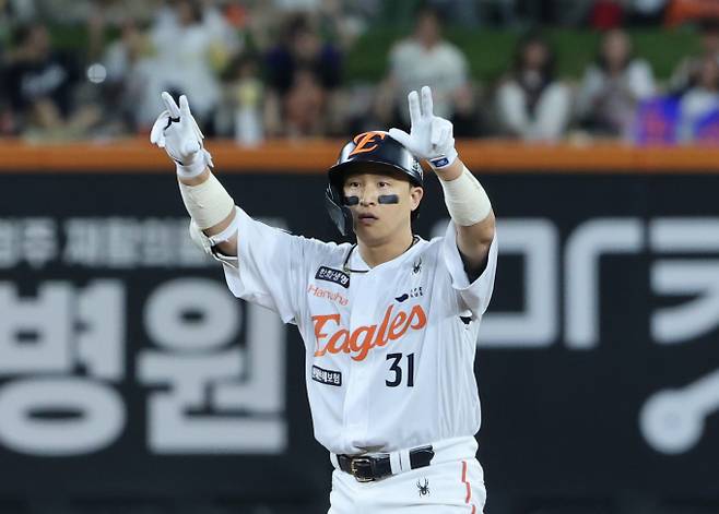 절친한 사이로 알려진 한화 이글스 손아섭과 삼성 라이온즈 강민호가 플레이오프에서 만났다. 사진은 한화에서 활약 중인 손아섭. /사진=뉴스1