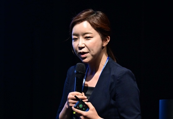 김혜리 우리은행 세무전문가가 ‘30세 자녀에게 6억 마련하는 부의 설계’의 주제로 강연하고 있다. 이상섭 기자