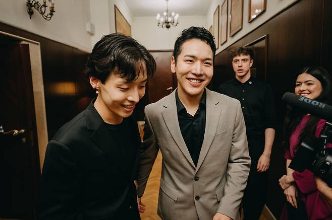 [서울=뉴시스] 제19회 쇼팽 국제 피아노 콩쿠르 본선 3라운드를 마친 피아니스트 이혁, 이효 형제. (사진=쇼팽콩쿠르 홈페이지) 2025.10.17. photo@newsis.com *재판매 및 DB 금지