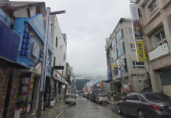 단란주점과 다방, 룸싸롱 등 유흥업소가 비교적 많이 밀집한 태백시 중심지역 모습. 뉴시수 자료사진(기사와 직접 관련 없음)