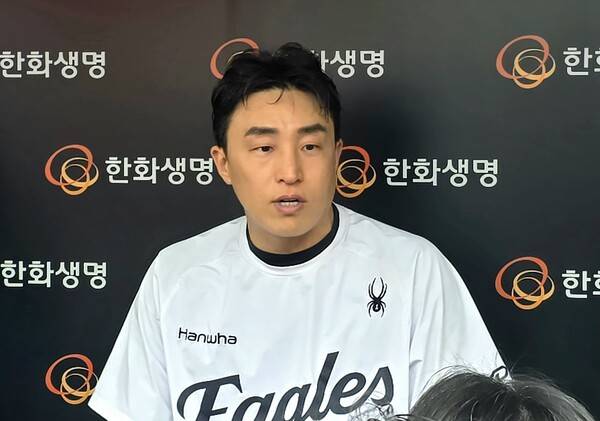 18일 대전에서 PO 1차전을 앞두고 취재진을 만난 손아섭. (사진=스포츠춘추 황혜정 기자)