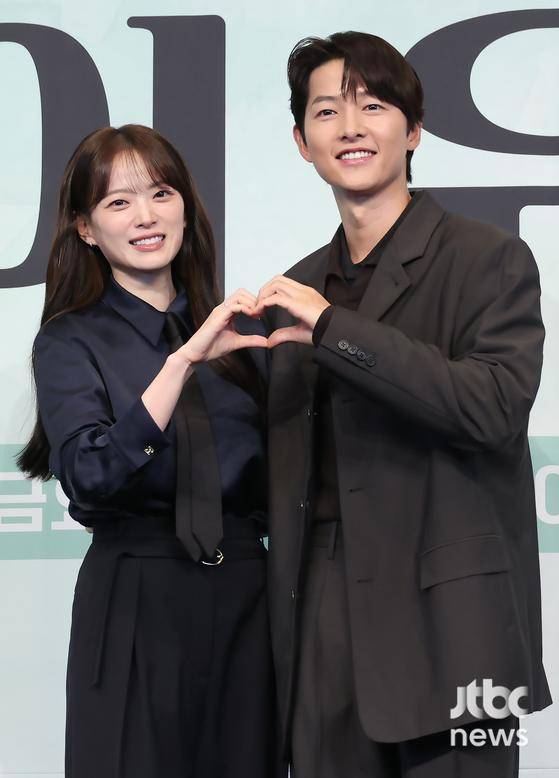 4일 오후 서울 신도림 더 링크 호텔에서 JTBC 새 금요시리즈 '마이 유스' 제작발표회가 열렸다. 이상엽 감독, 배우 송중기, 천우희, 이주명, 서지훈이 참석했다. 박세완 엔터뉴스팀 기자 park.sewan@jtbc.co.kr