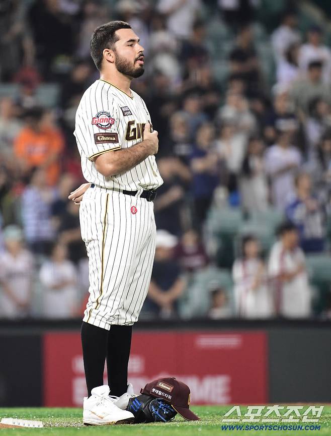 25일 울산 문수야구장에서 열린 KBO리그 롯데와 LG의 경기. 경기를 준비하는 롯데 선발 감보아. 울산=송정헌 기자songs@sportschosun.com/2025.09.25/