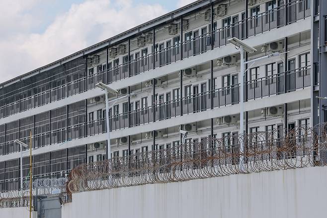 15일 오전 캄보디아 수도 프놈펜 외곽에 위치한 대규모 범죄 소굴인 태자단지. 들어가면 빠져나올 수 없는 구조였다. /박성원 기자