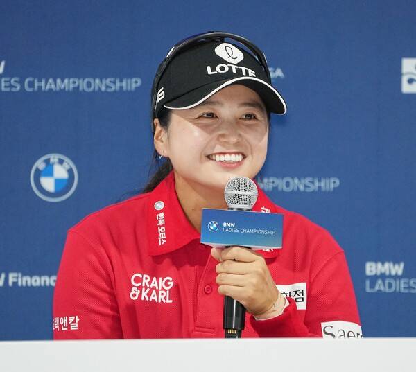 2025년 미국여자프로골프(LPGA) 투어 '가을 아시안 스윙' 두 번째 대회인 BMW 레이디스 챔피언십에 출전한 최혜진 프로가 2라운드 경기 후 공식 인터뷰 하는 모습이다. 사진제공=BMW 레이디스 챔피언십 대회 조직위원회 (사진을 무단으로 사용하지 마십시오.)