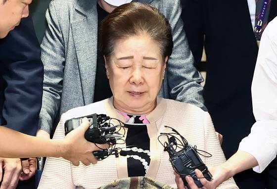 불법 정치 자금 제공 혐의를 받는 한학자 통일교 총재가 지난달 17일 서울 종로구 김건희 특검팀(특별검사 민중기) 사무실에서 나오고 있다. 뉴스1