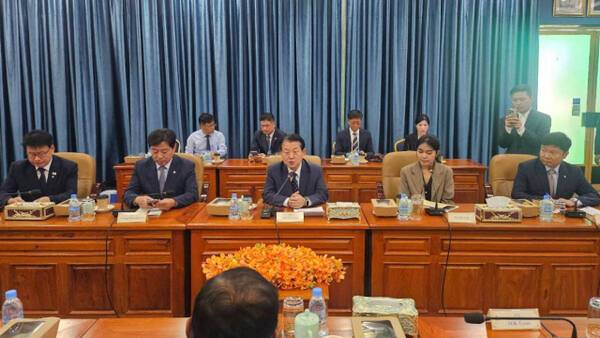 더불어민주당 김병주 최고위원이 캄보디아 의회를 찾아 한국인에 대한 조속한 송환을 요청하고 있다. 의원실 제공