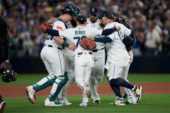 승리 후 기뻐하는 시애틀 선수들. 사진[AP=연합뉴스]