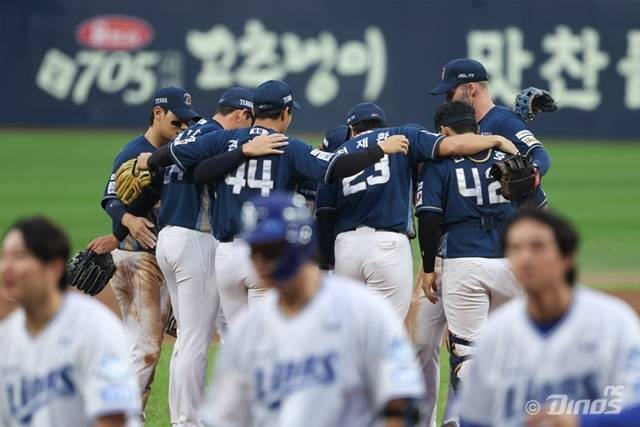 끝까지 포기하지 않으며 많은 이들에게 큰 울림을 준 NC 선수단. 사진=NC 제공