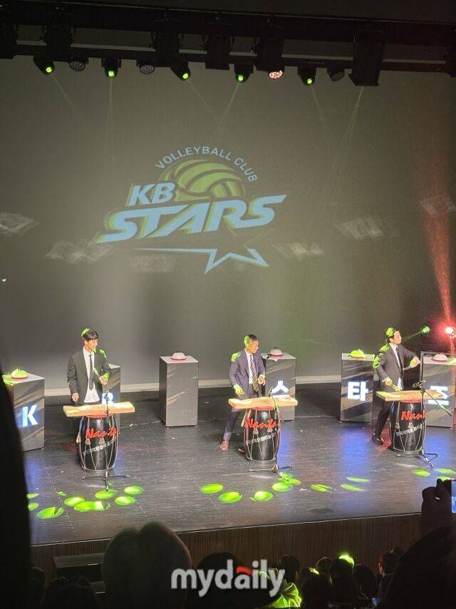 2부의 시작을 알린 난타 공연./의정부=김희수 기자