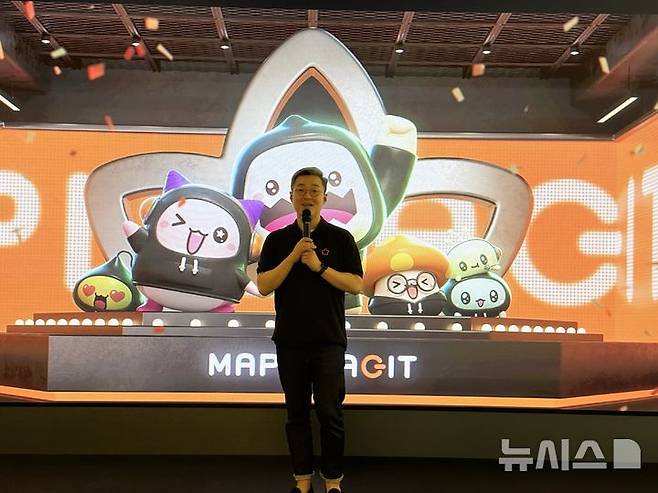 [서울=뉴시스]이수린 수습 기자 = 넥슨이 강남역 신분당선 4번 출구 인근 건물 1층에 PC방 '메이플 아지트'를 운영한다. 2025.10.17