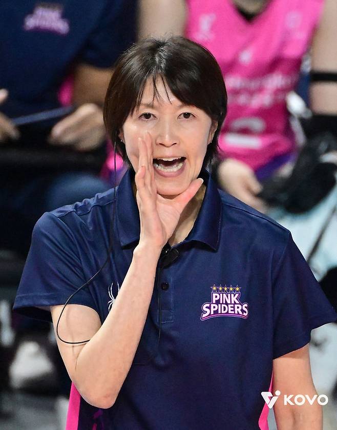 [서울=뉴시스]여자배구 흥국생명 요시하라 감독. (사진=KOVO 제공)