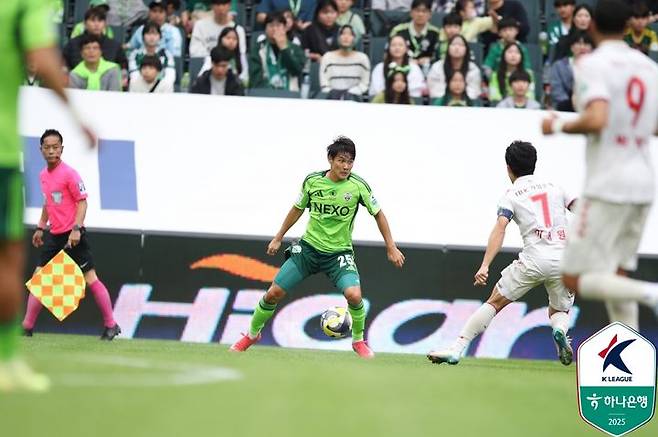 [서울=뉴시스] 프로축구 K리그1 전북현대의 최철순. (사진=한국프로축구연맹 제공) *재판매 및 DB 금지