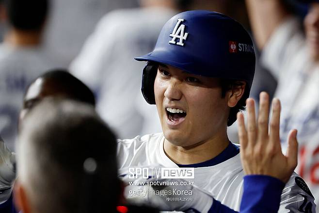 ▲ 더그아웃에서 기뻐하는 오타니 쇼헤이.