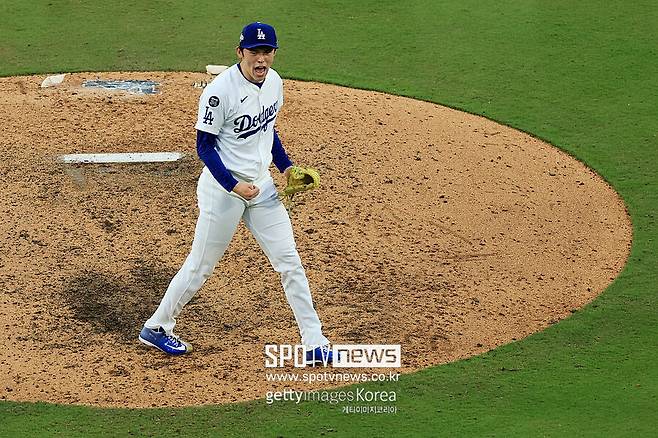 ▲ 최고 시속 100마일의 패스트볼을 앞세워 가을 야구에서 다저스 뒷문을 막고 있는 사사키 로키
