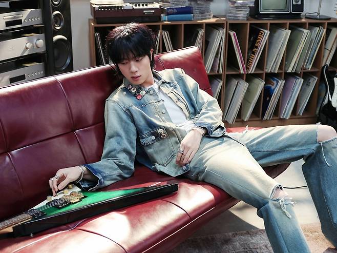 "완성형 아티스트" 방탄소년단 진, 'K팝 대표 글로벌 아티스트' 1위..음반·투어·평단이 입증한 세계적 위상