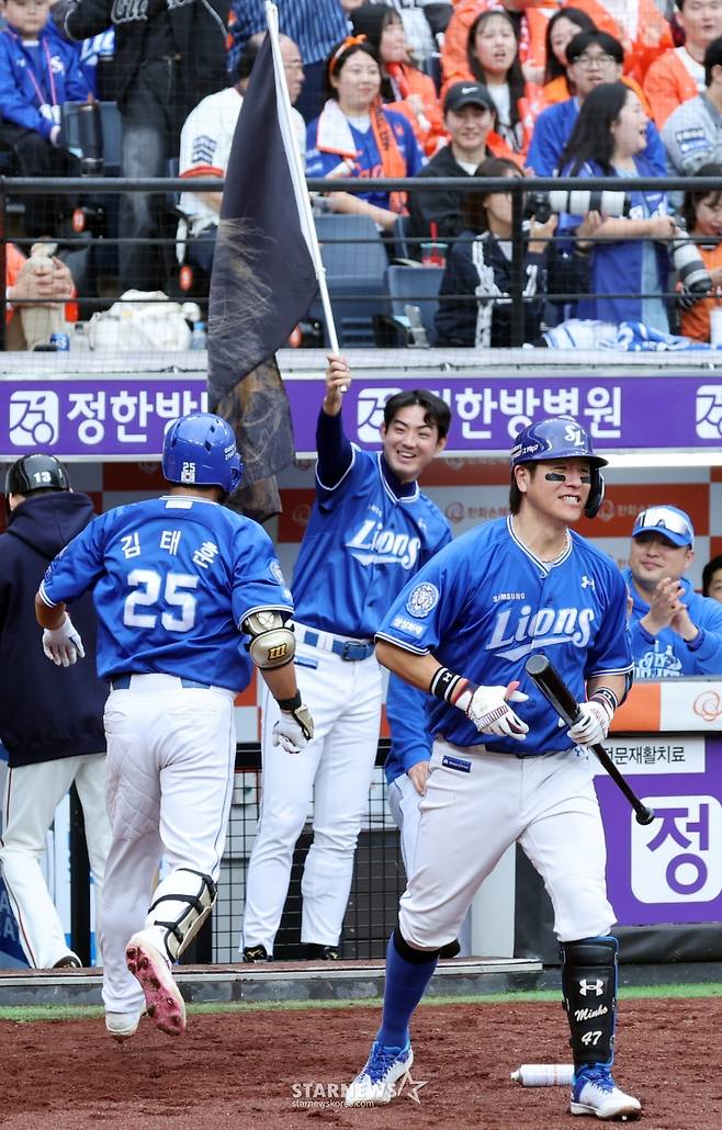 [한번에쓱]'5-5 균형깨는 솔로홈런' 폰세 상대로 삼성 김태훈