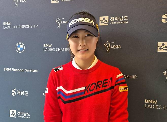 여고생 골퍼 오수민 (해남=연합뉴스) 김경윤 기자 = 국내 여자 골프 아마추어 최강자인 고교생 오수민이 17일  전남 해남군 파인비치 골프링크스에서 열린 미국여자프로골프(LPGA) 투어 BMW 레이디스 챔피언십 2라운드를 마친 뒤 인터뷰하고 있다. 2025.10.17. cycle@yna.co.kr