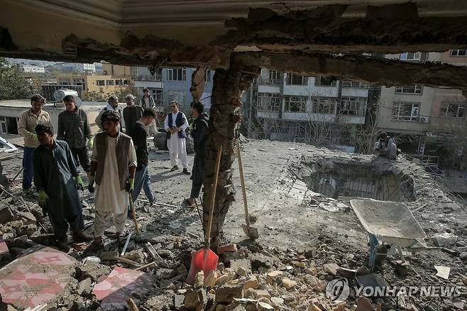 파키스탄군 공습 현장 [EPA 연합뉴스 자료사진. 재배포 및 판매 금지]