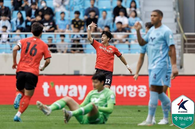 대구를 상대로 선제골을 넣은 강원 이상헌(22번). [한국프로축구연맹 제공. 재판매 및 DB 금지]