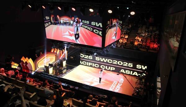 18일 컴투스가 부산이스포츠아레나에서 '서머너즈 워 월드 아레나 챔피언십 2025(이하 SWC2025)' 아시아퍼시픽 컵으로 부산에서의 첫 오프라인 본선 무대를 개최했다.(아시아퍼시픽 컵 선수 입장). /사진=컴투스