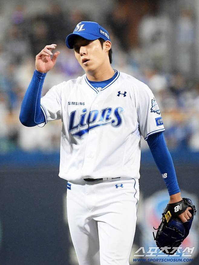 13일 대구 라이온즈파크에서 열린 삼성과 SSG의 준PO 3차전. 삼성 원태인이 숨을 고르고 있다. 대구=박재만 기자 pjm@sportschosun.com/2025.10.13/