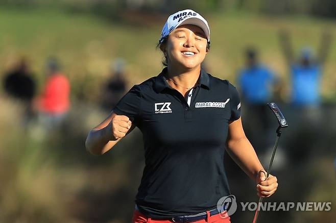 끝내기 버디 김세영를 기록하며 LPGA 우승을 차지한 김세영이 환호하고 있다. 연합뉴스
