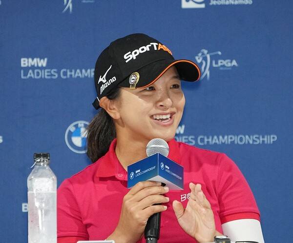 2025년 미국여자프로골프(LPGA) 투어 '가을 아시안 스윙' 두 번째 대회인 BMW 레이디스 챔피언십 우승 경쟁에 뛰어든 김세영 프로가 3라운드 경기 후 인터뷰하는 모습이다. 사진제공=BMW 레이디스 챔피언십 대회 조직위원회 (사진을 무단으로 사용하지 마십시오.)