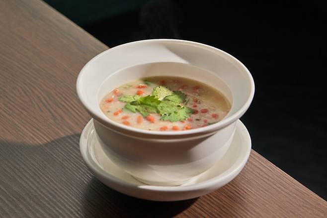 조광효 셰프가 만든 죽. 염서정 스튜디오 어댑터