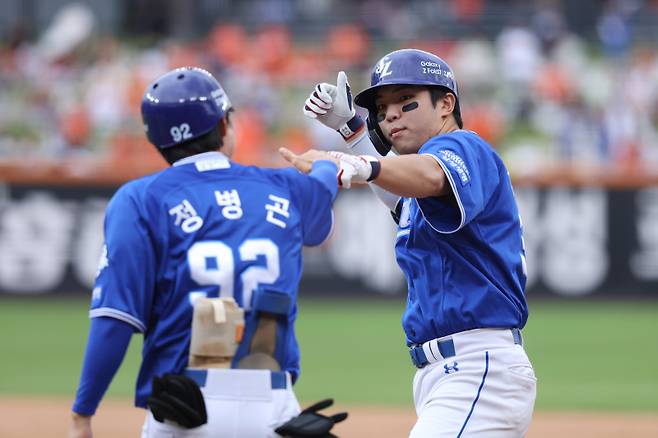 18일 플레이오프 1차전에서 안타를 때려낸 김영웅. 삼성 제공