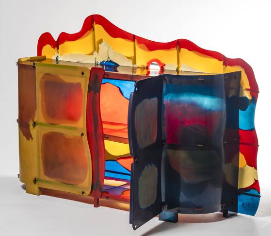 Ÿ 似, ' ﻿Nobodys Perfect cabinet', 2002.  ǳ  Ư¡̴.[ ķ۽]