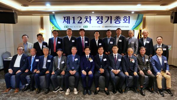 부산주택건설협회는 지난 17일 사하구 하단동 레이어스호텔에서 제12차 정기총회를 개최하고 30여명의 대표회원이 참석한 가운데 박 재복 지원그룹 회장을 제12대 회장으로 선출했다고 19일 밝혔다. 부산주택건설협회 제공